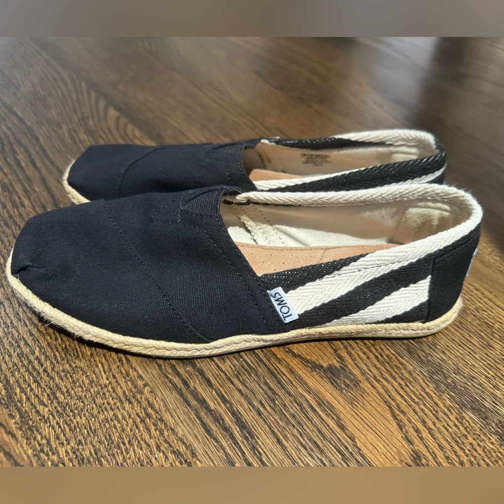 TOM’s black shoes. Women’s size 7.